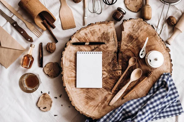 mutfak eşyaları, defter ve kalem