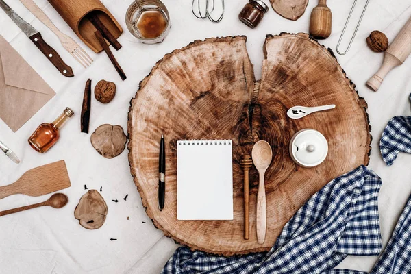 mutfak eşyaları, defter ve kalem