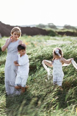 Annem ve onun çocukları açık portre