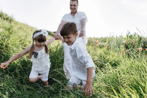 Utomhus familjeporträtt — Stockfoto