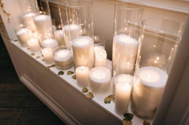 Mumlar yanan ile güzel düğün süslemeleri 