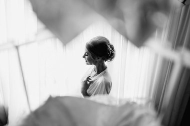 Onu düğün için hazırlanıyor güzel genç kadın portresi 