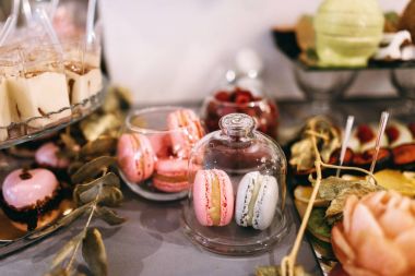 Düğün macarons tatlı tablo. Güzel bir düğün