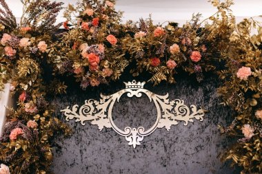 resmi düğün altın tonlarda. rustik tarzı. Özel tematik dekor