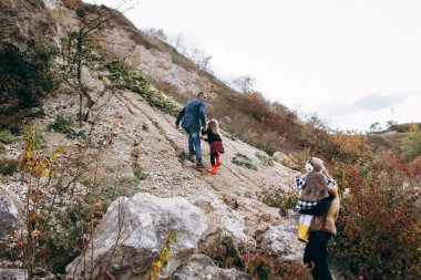 Aile dışında yürüyüş ve tepe tırmanma