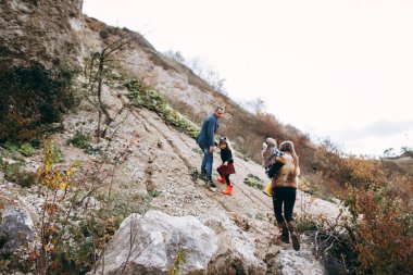 Aile dışında yürüyüş ve tepe tırmanma