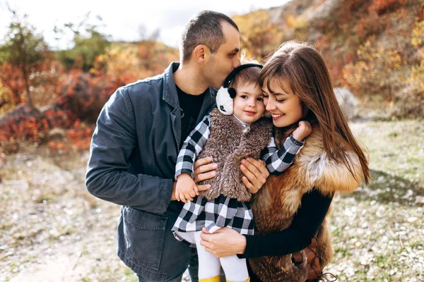 Visa Familjen Myser Tillsammans Utanför — Stockfoto