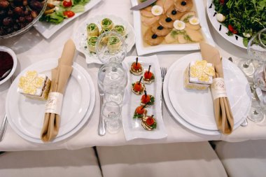 Festival Düğün Konuk sofra çatal, bıçak, gözlük ve peçeteler