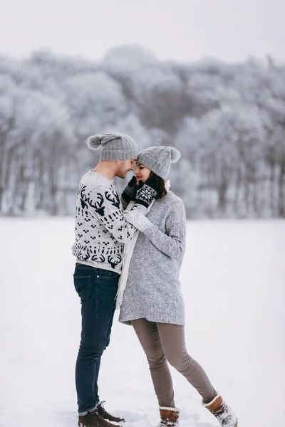 Man Standing Woman Tenderly Keeping Face — Stock Photo, Image