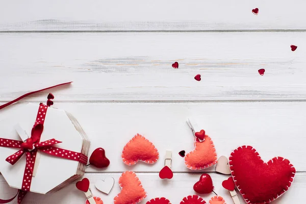 Decoratieve Compositie Met Handgemaakte Hart Houten Planken Achtergrond Voor Valentijnsdag — Stockfoto