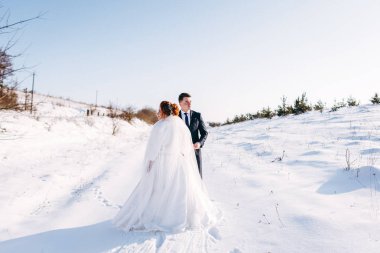 Zaman birlikte kış günde dışında zevk şirin yeni evliler 