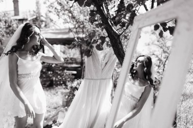 Gelin gelinlik asılı seyir yan görünüm