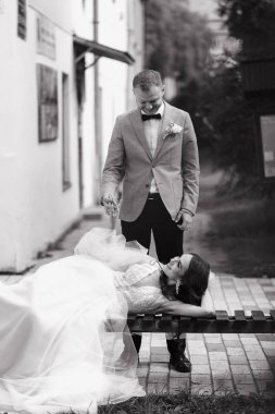 Bankta yalan ve elele damat ile gelin