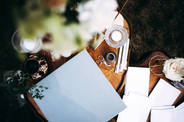 Düğün dekorasyonu köy tarzı. Hediye kartlarıyla düğün dekoru.