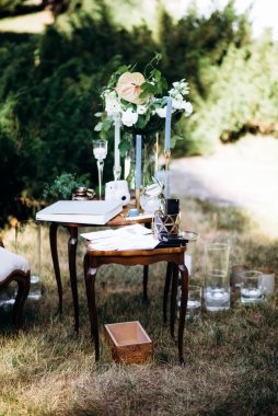 Düğün dekorasyonu köy tarzı. Hediye kartları ve albümüyle düğün dekoru