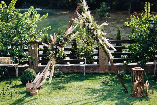 Hochzeitsdekoration Rustikalen Stil Florales Dekor Zeremonie Ort Boho Stil — Stockfoto