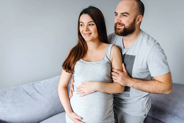 Gravidanza Giovane Coppia Attesa Bambino Meravigliosi Genitori Attesa Coccole Nel — Foto Stock