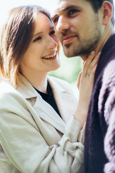 Bella Coppia Primo Piano Ritratto Donna Uomo Posa All Aperto — Foto Stock