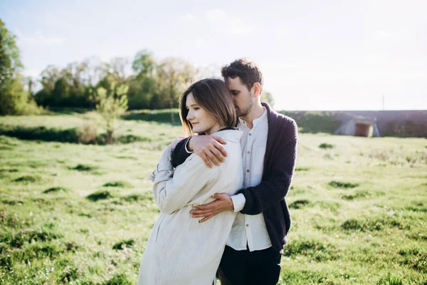 Closeup Couple Hugging Blurred Field Background — Stock Photo, Image
