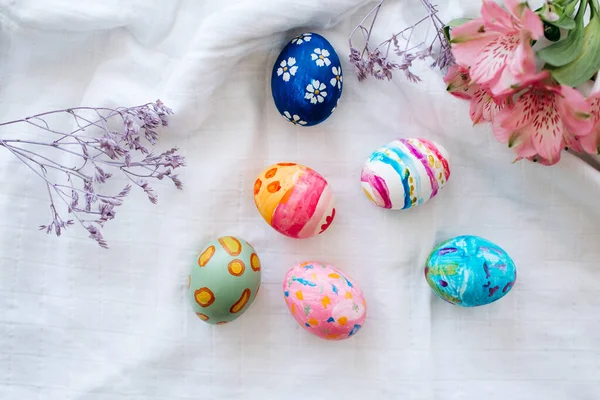 Happy Easter Flat Lay Easter Eggs Painted Different Colors White — Stock Photo, Image