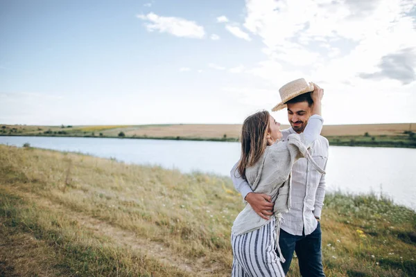 Happy Couple Love Hugging Kissing Smiling Sky Field Hat Girl — Stock Photo, Image