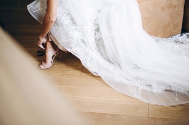 Güzel gelin düğün hazırlığı.