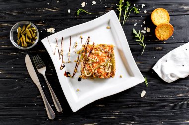 Soğuk meze, dil, havuç ve sedir soslu turşu..