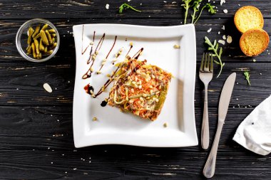 Soğuk meze, dil, havuç ve sedir soslu turşu..