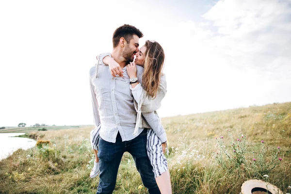 Beautiful Loving Couple Having Fun Cuddling Smiling Sky Background Field — Stock Photo, Image