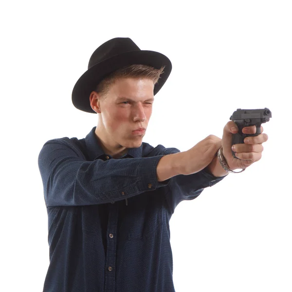 Un homme qui vise une arme — Photo