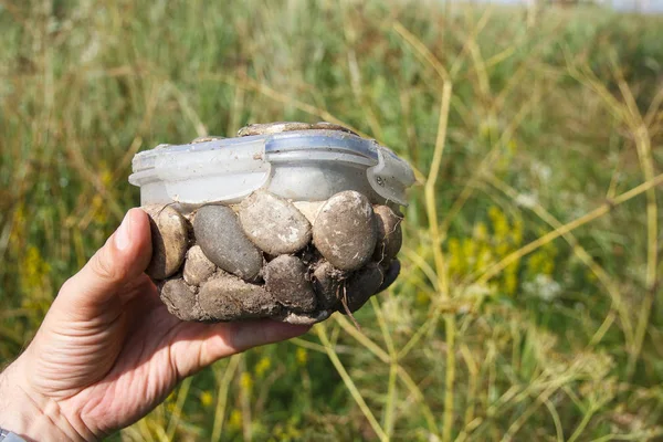 Geocache Container in man hand — Stock Photo, Image