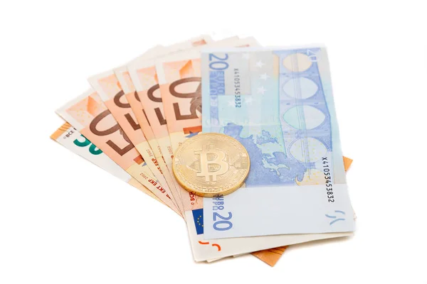 Χρυσή bitcoin αναμνηστικό κέρμα τραπεζογραμμάτια ευρώ — Φωτογραφία Αρχείου