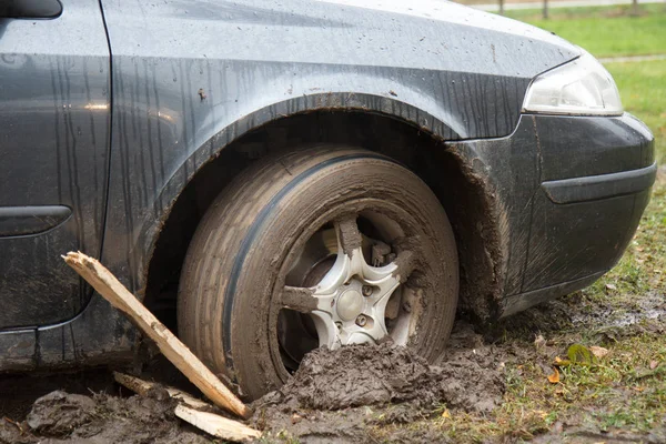 Car wheel in dirt — Stock Photo, Image