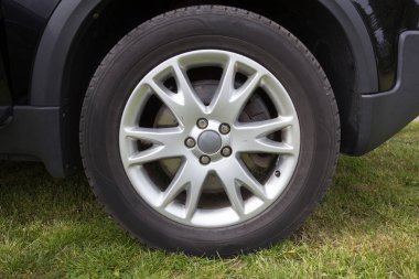 Kırsal kesimde araba tekerleği