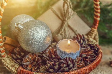 Eski köhne ahşap arka planda yeni yıl kompozisyonu. Xmas tatil Aralık dekorasyonu