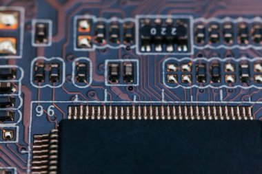 Devre tamiri. Elektronik donanım modern teknoloji. Anakart dijital kişisel bilgisayar çipi. Teknoloji bilimi geçmişi. Entegre iletişim işlemcisi. Bilgi mühendisliği bileşeni