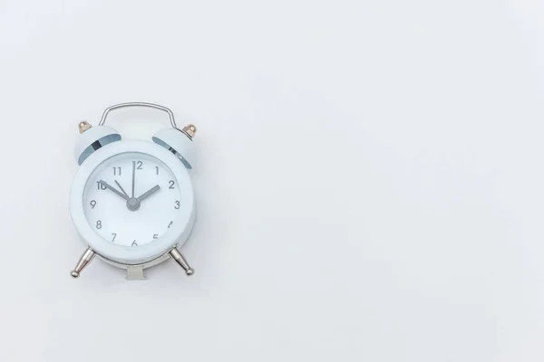 Simply flat lay design Ringing twin bell vintage classic alarm clock Isolated on white background. Rest hours time of life good morning night wake up awake concept. Flat lay top view copy space. — 스톡 사진