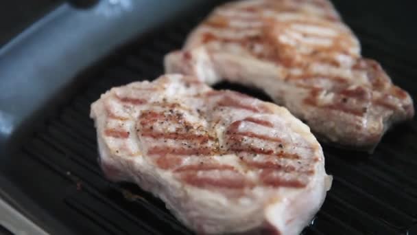 Chef Cooking Meat Griddle Pan Professional Kitchen Top View Closeup — Stock Video