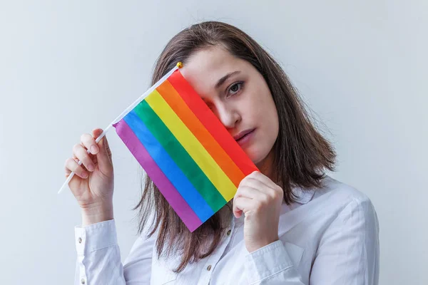 Hermosa Chica Lesbiana Caucásica Con Bandera Arco Iris Lgbt Aislada — Foto de Stock