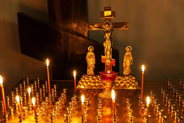 Igreja Ortodoxa Cristianismo Decoração Interiores Festiva Com Velas Acesas Ícone — Fotografia de Stock