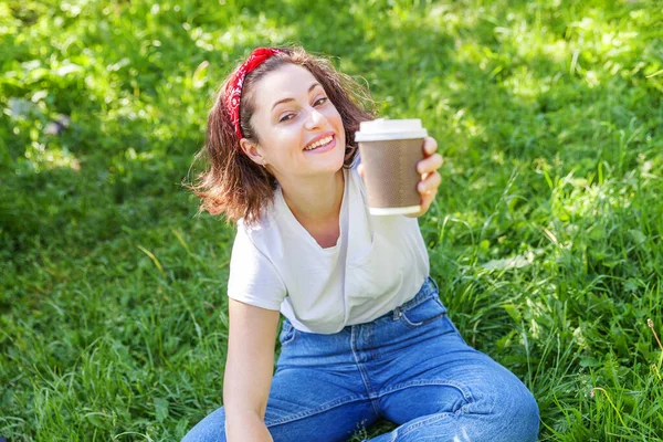 Happy Girl Smiling Outdoor Having Lunch Break Beautiful Young Brunete — Stok fotoğraf