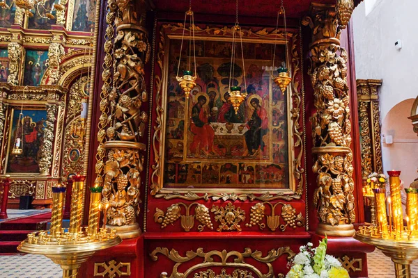 Православна Церква Християнство Святкове Внутрішнє Оздоблення Палаючими Свічками Іконою Традиційній — стокове фото