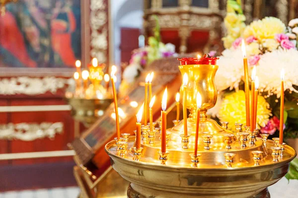Православная Церковь Христианство Праздничное Оформление Интерьера Зажженными Свечами Иконой Традиционной — стоковое фото