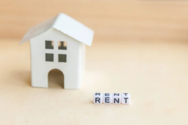 Miniature Toy Model House Inscription Rent Letters Word Wooden Backdrop — Stock Photo, Image