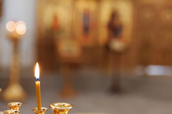 Église Orthodoxe Christianisme Décoration Intérieure Festive Avec Des Bougies Allumées — Photo