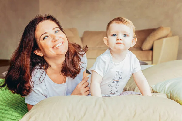 Stay Home Stay Safe Young Mother Holding Her Child Woman — Stock Photo, Image