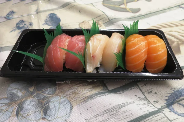 Sushi Pescado Frío Trabajado Método Japonés —  Fotos de Stock