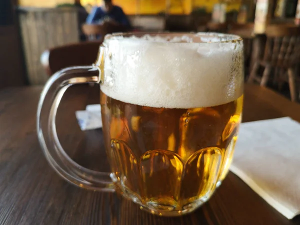 Vaso Cerveza Con Espuma Con Fondo —  Fotos de Stock