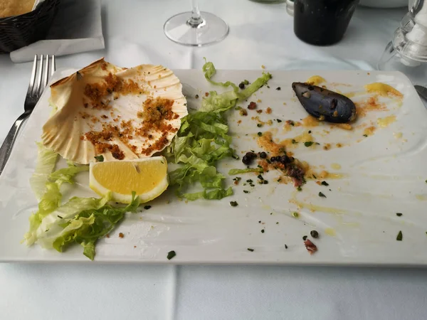 Boissons Restes Poisson Dans Restaurant Bord Mer — Photo