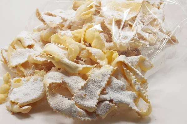 Karnevalskonfektyrer Sallat Chiacchiere Förpackade — Stockfoto